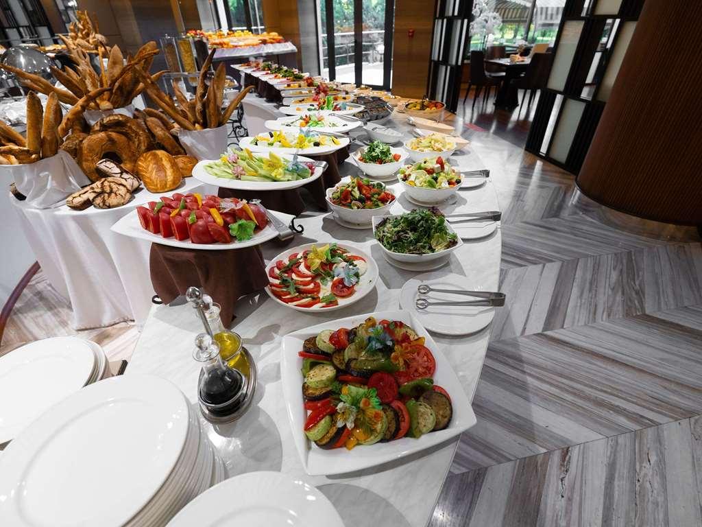 Moevenpick Hotel Tachkent Restaurant photo