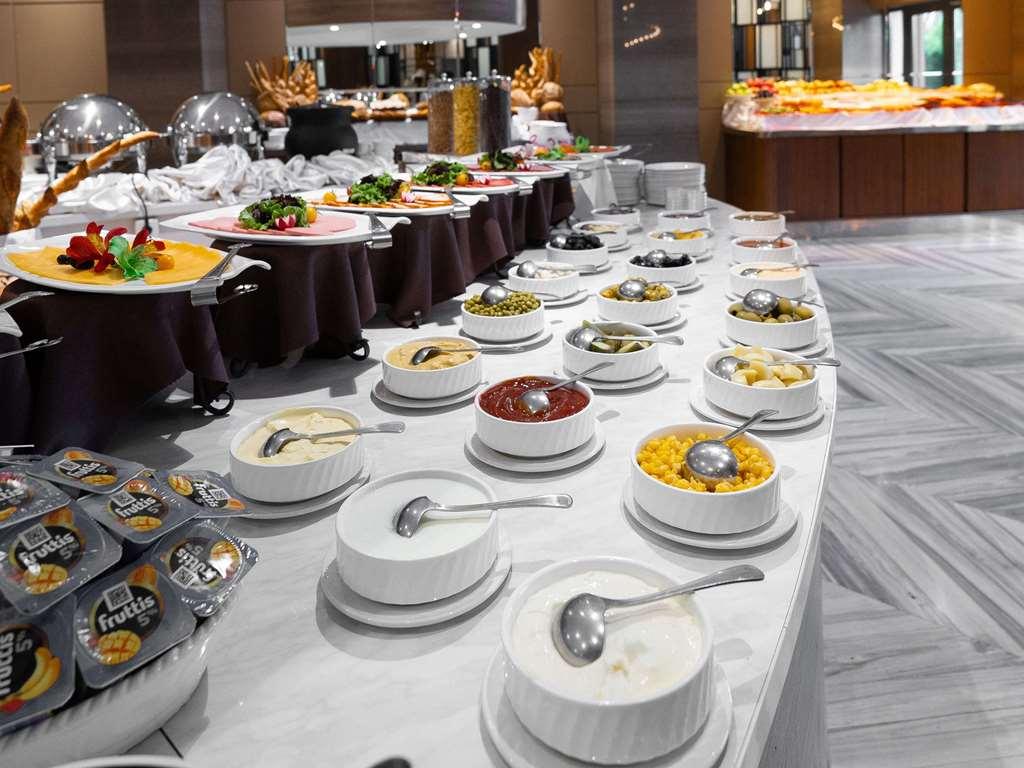 Moevenpick Hotel Tachkent Restaurant photo