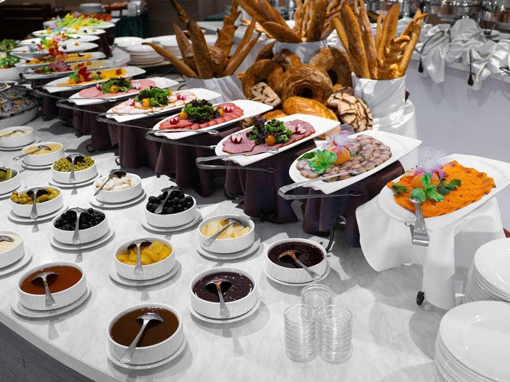 Moevenpick Hotel Tachkent Restaurant photo